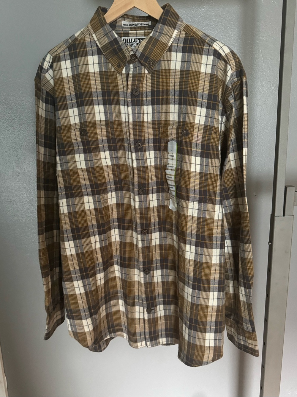 Duluth Trading Co Men's Free Swingin' Flannel Plaid Button-Down Shirt